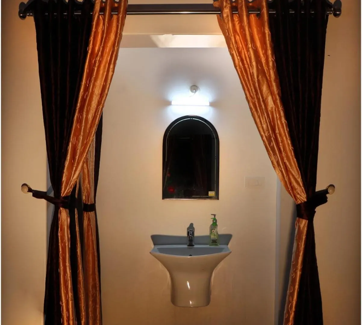 Navaratna Holiday Homestay فاغامون