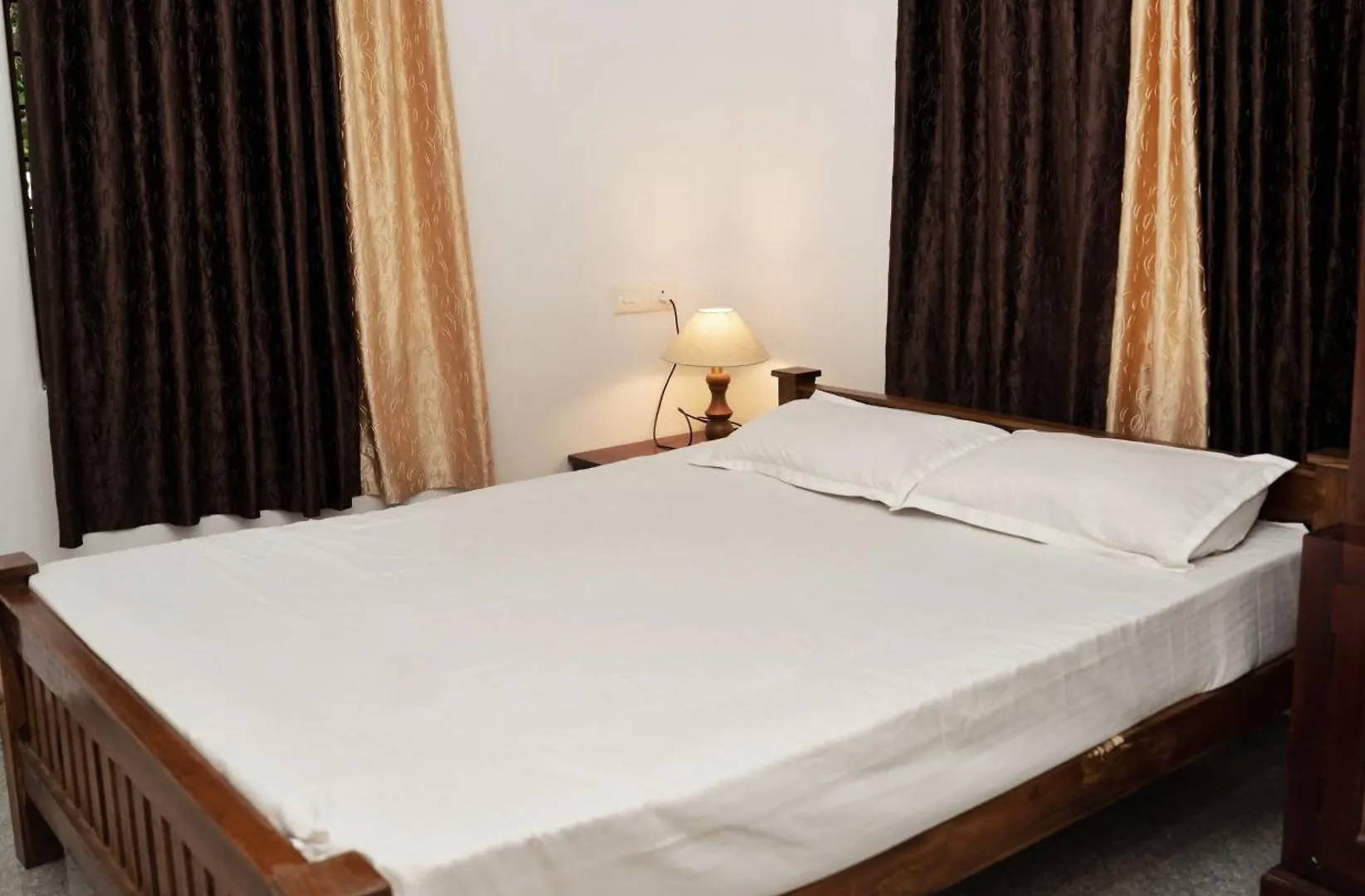 Navaratna Holiday Homestay فاغامون 0*,
