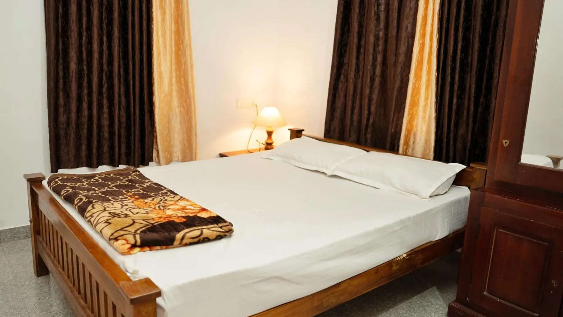 Navaratna Holiday Homestay فاغامون